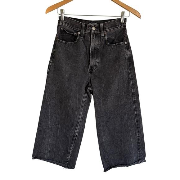 Abercrombie 26 Short 2S Blqck Wash Wide Leg Crop Jeans High Waisted 100% Cotton - Picture 1 of 9